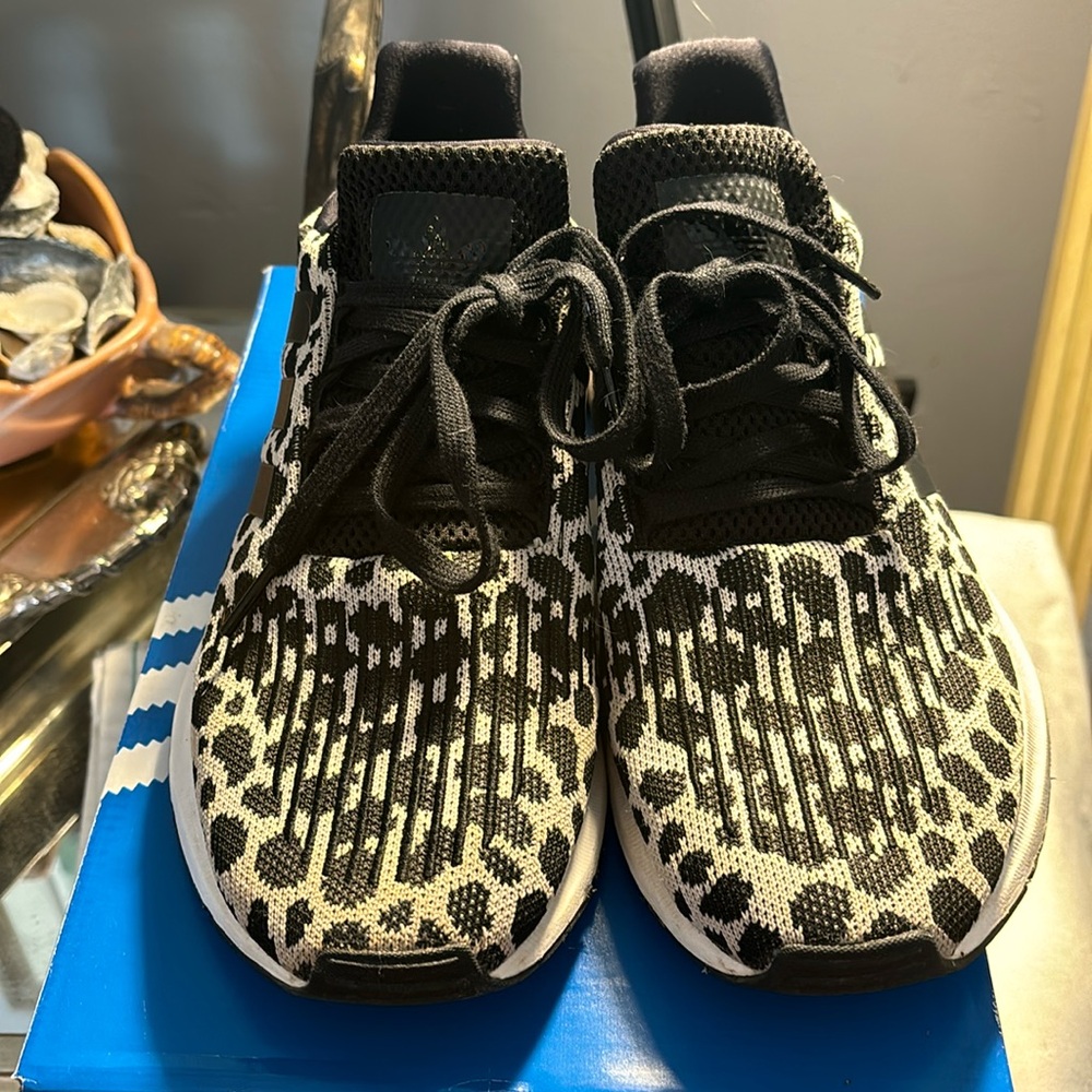 Adidas Swift Run size 8